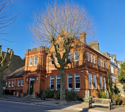 Stroud Green & Harringay Library N4 4QR